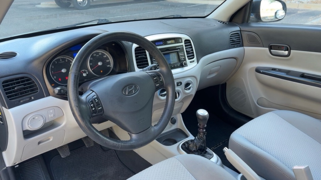 Hyundai Accent  2011