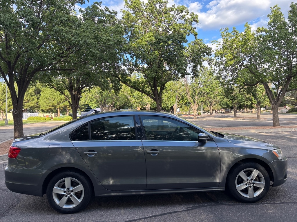 Volkswagen Jetta  2012