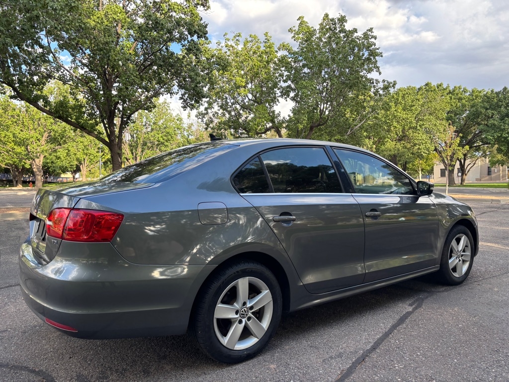 Volkswagen Jetta  2012