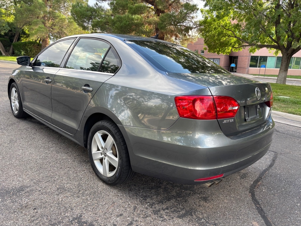 Volkswagen Jetta  2012