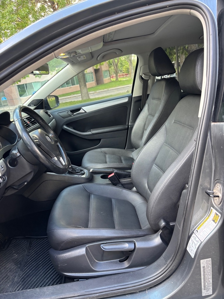 Volkswagen Jetta  2012