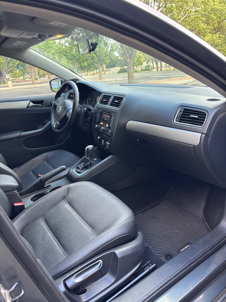 Volkswagen Jetta  2012