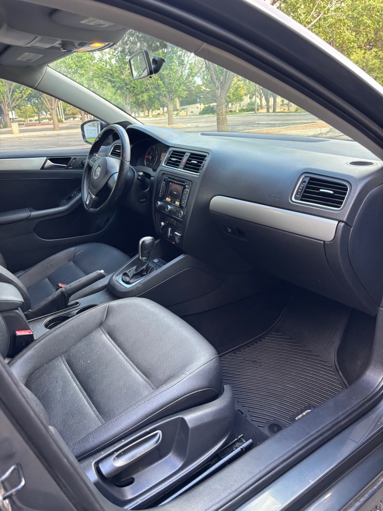 Volkswagen Jetta  2012