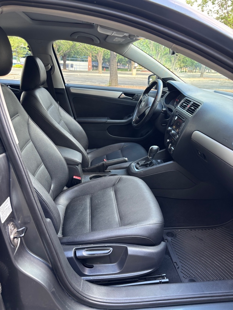 Volkswagen Jetta  2012