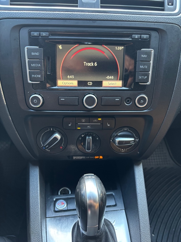 Volkswagen Jetta  2012