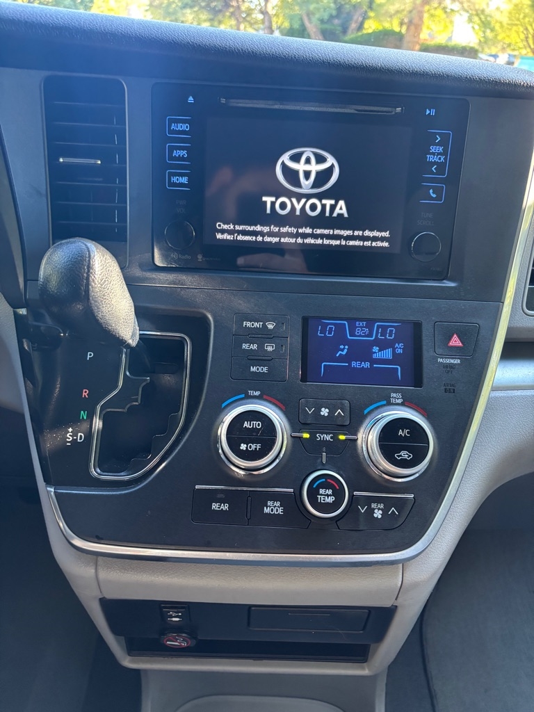 Toyota Sienna  2015