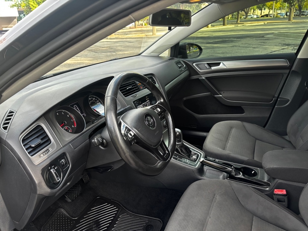 Volkswagen Golf  2017