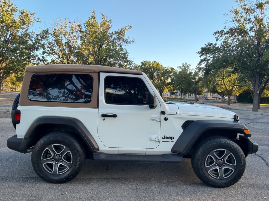 Jeep Wrangler Black and Tan 2020