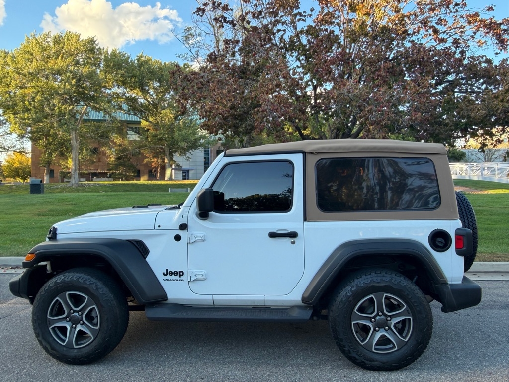 Jeep Wrangler Black and Tan 2020