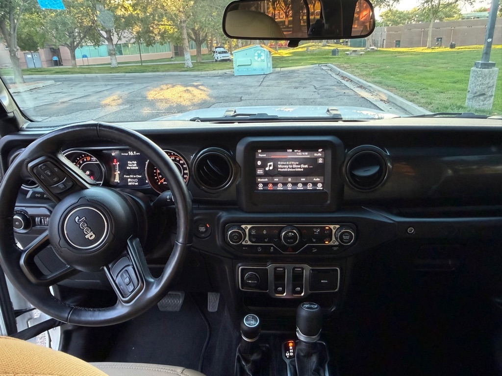 Jeep Wrangler Black and Tan 2020
