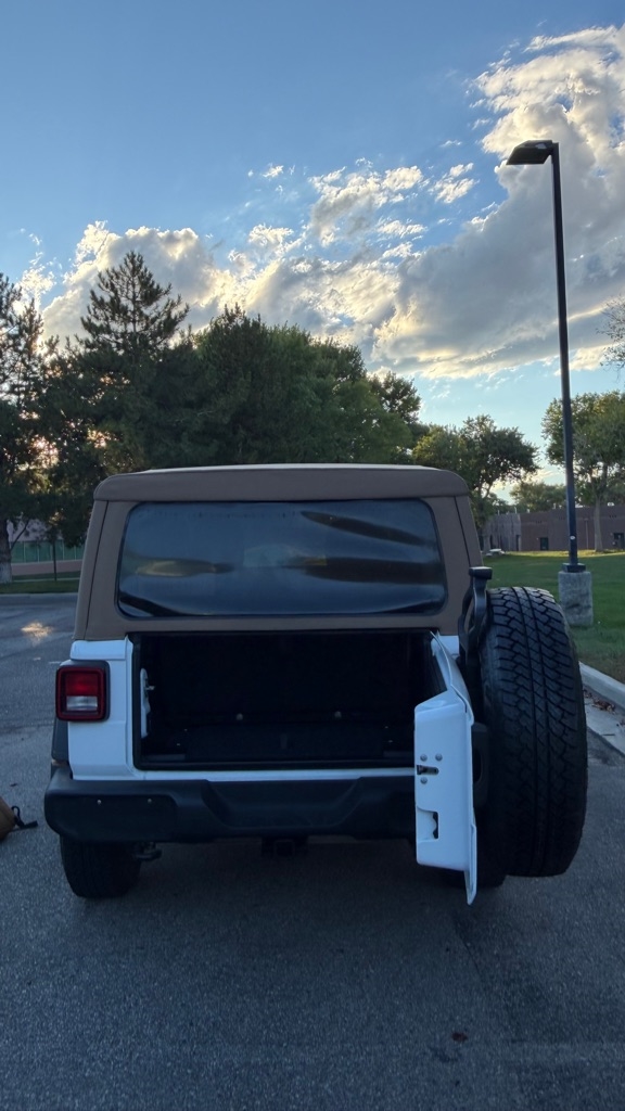 Jeep Wrangler Black and Tan 2020