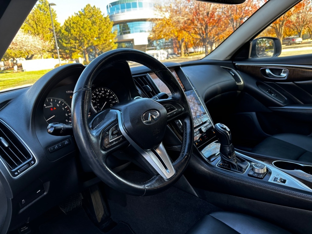 Infiniti Q50 3.0t LUXE 2018