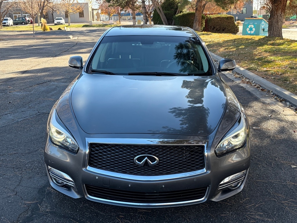 Infiniti Q70  2016