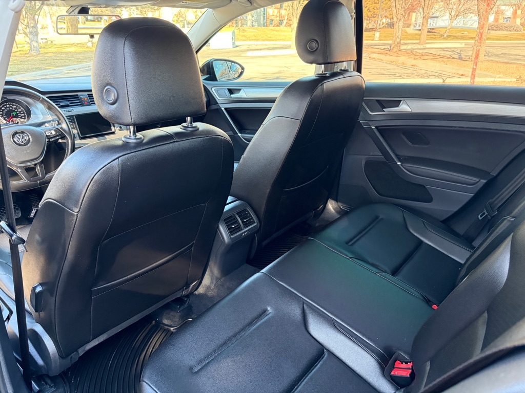 Volkswagen Golf  2017