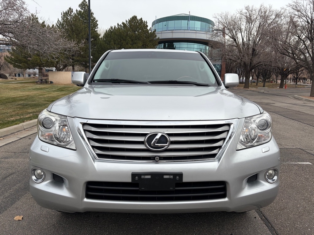 Lexus LX 570 4D SUV AWD w/3-Row 2011