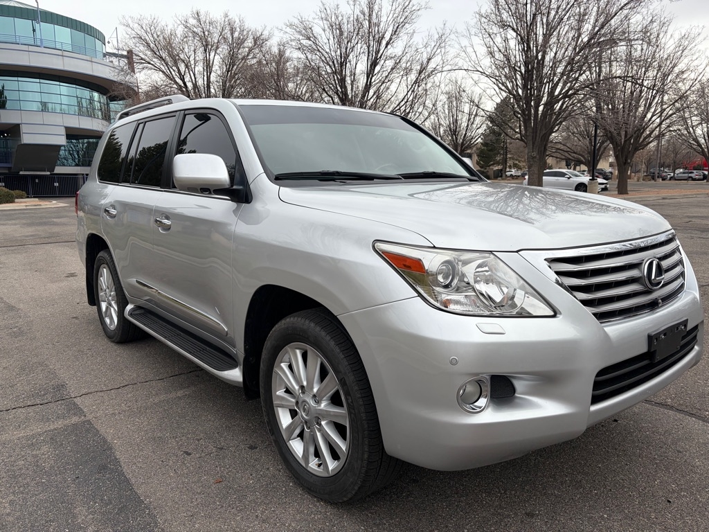 Lexus LX 570 4D SUV AWD w/3-Row 2011