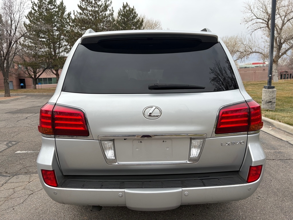 Lexus LX 570 4D SUV AWD w/3-Row 2011