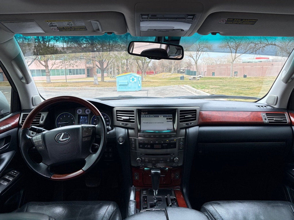 Lexus LX 570 4D SUV AWD w/3-Row 2011