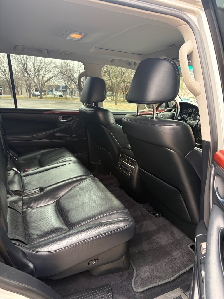 Lexus LX 570 4D SUV AWD w/3-Row 2011
