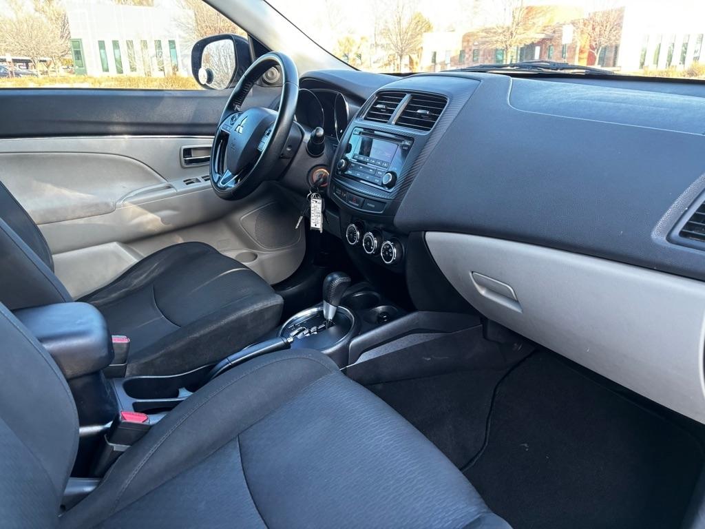 Mitsubishi Outlander Sport  2017