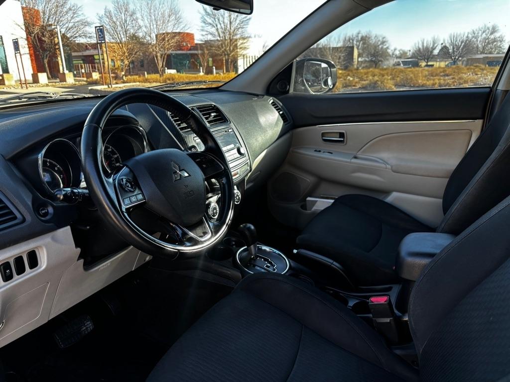 Mitsubishi Outlander Sport  2017