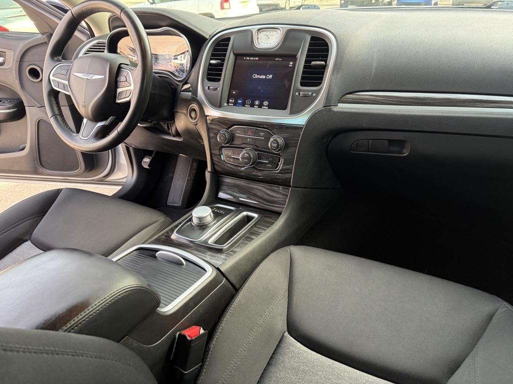 Chrysler 300 Touring 2021