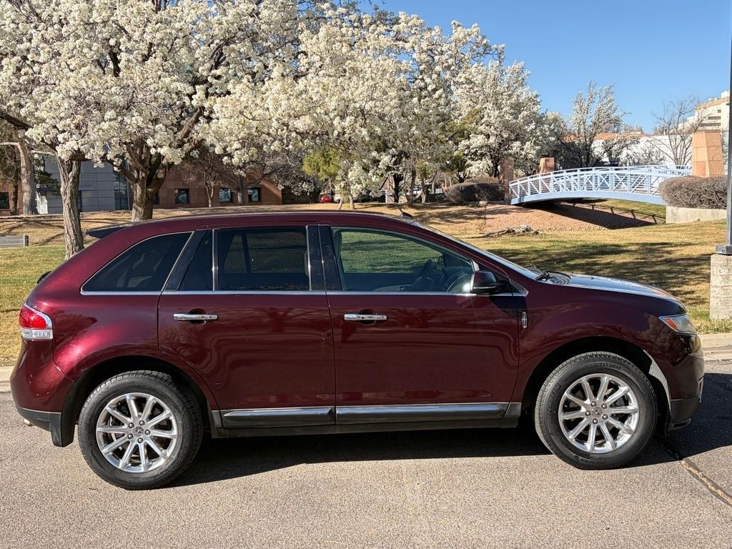 Lincoln MKX 4D SUV FWD 2011