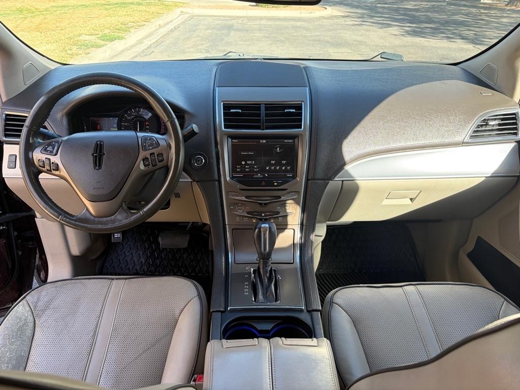 Lincoln MKX 4D SUV FWD 2011