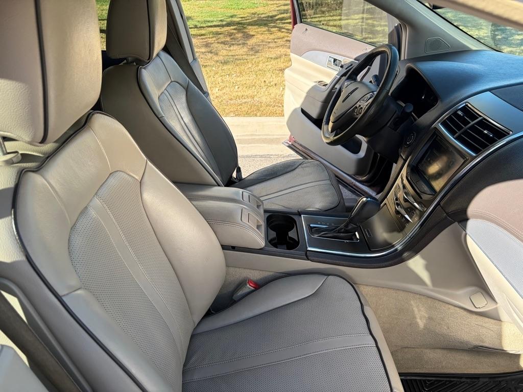 Lincoln MKX 4D SUV FWD 2011