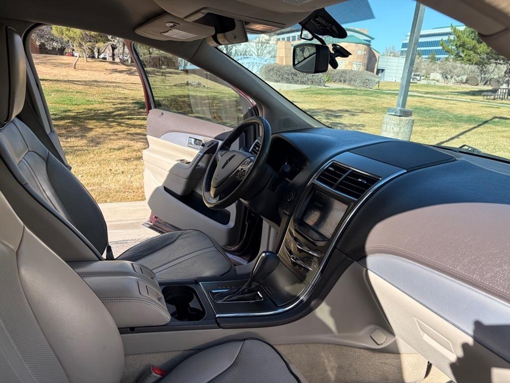 Lincoln MKX 4D SUV FWD 2011