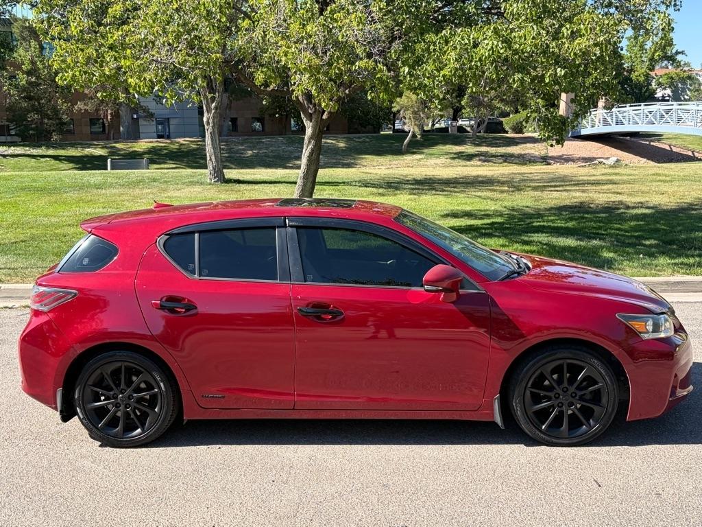 Lexus CT 200h  2011
