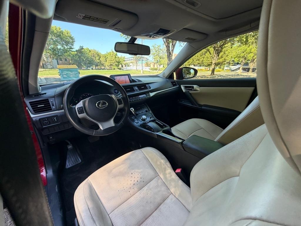 Lexus CT 200h  2011