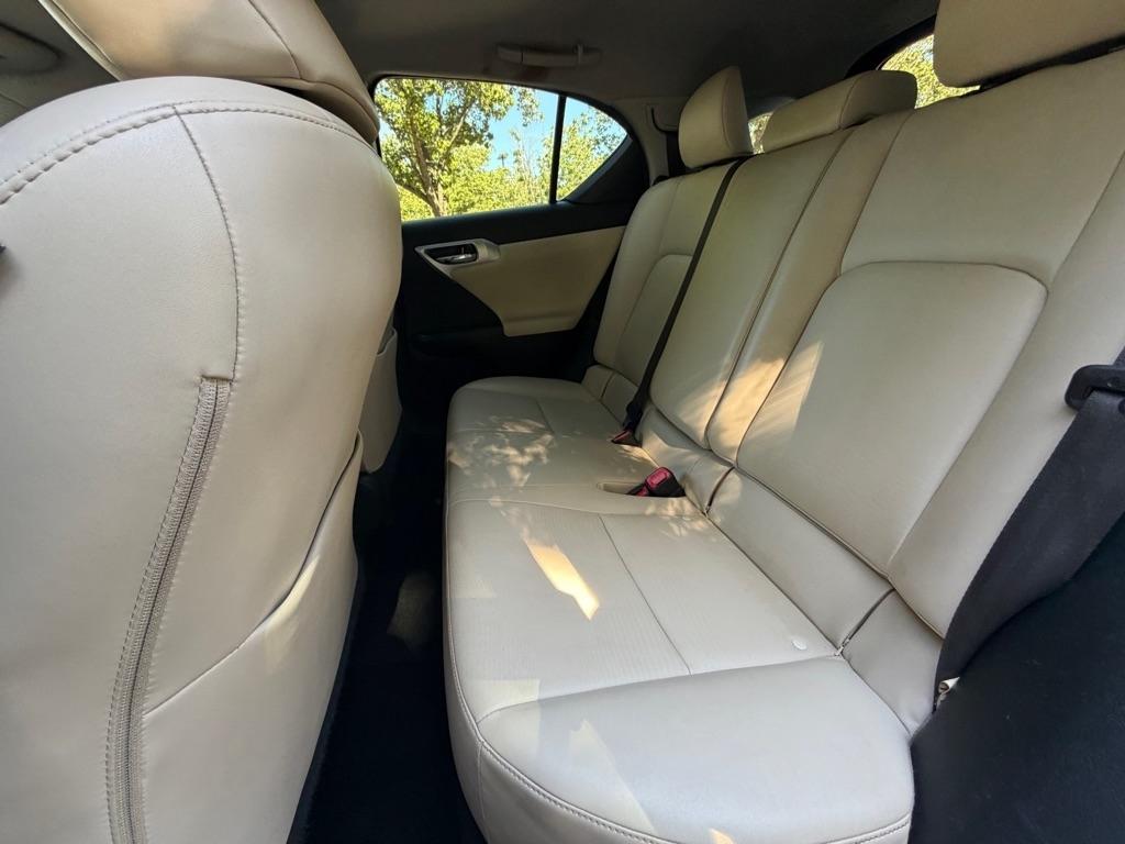 Lexus CT 200h  2011