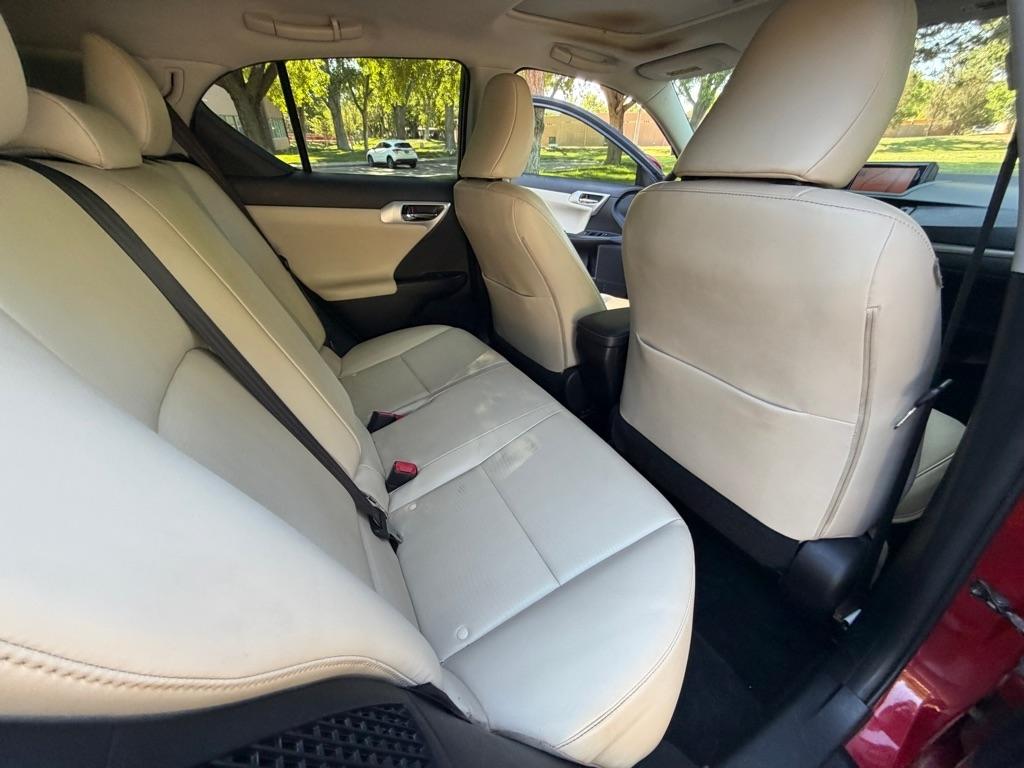 Lexus CT 200h  2011