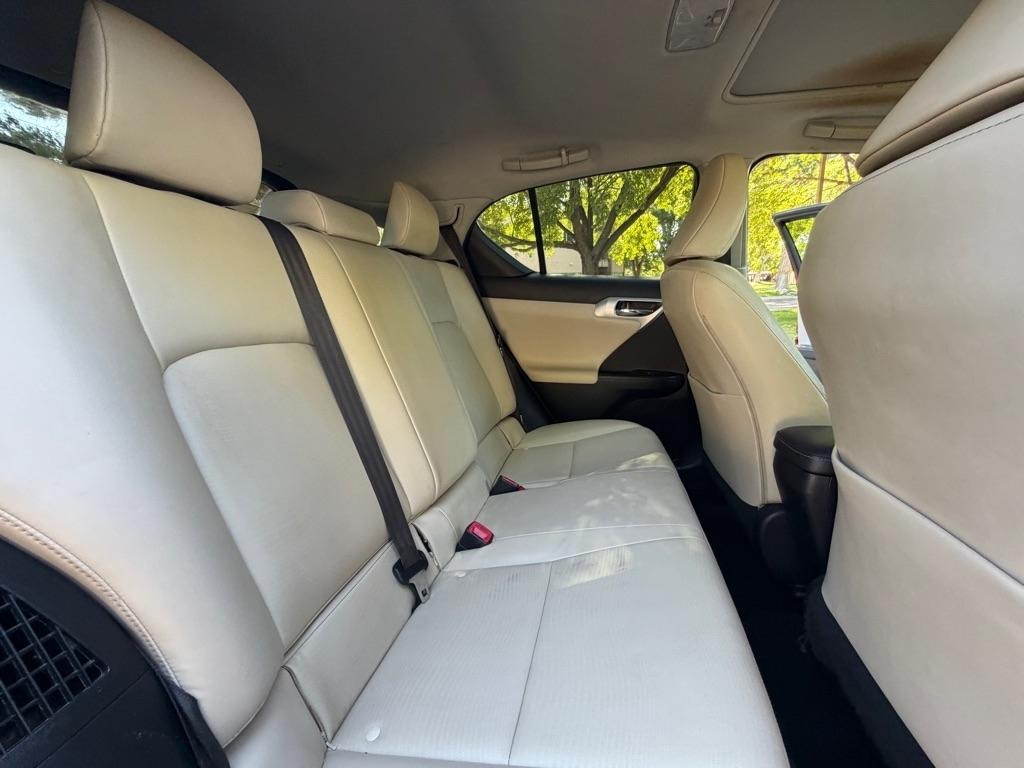 Lexus CT 200h  2011