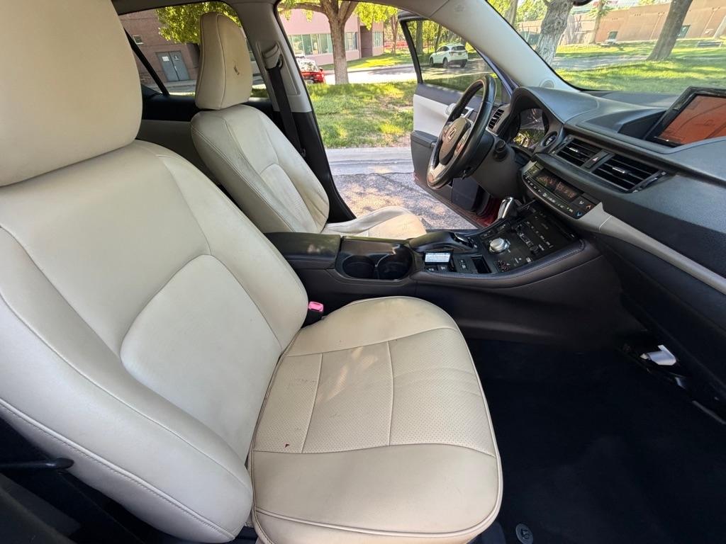 Lexus CT 200h  2011