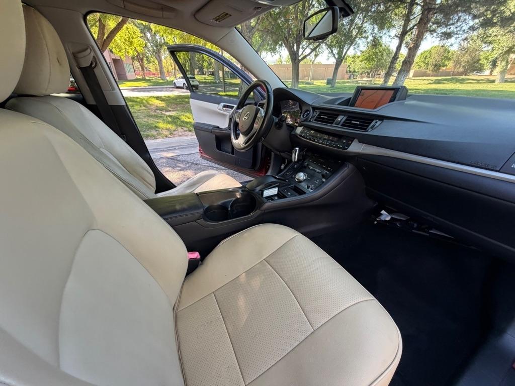 Lexus CT 200h  2011