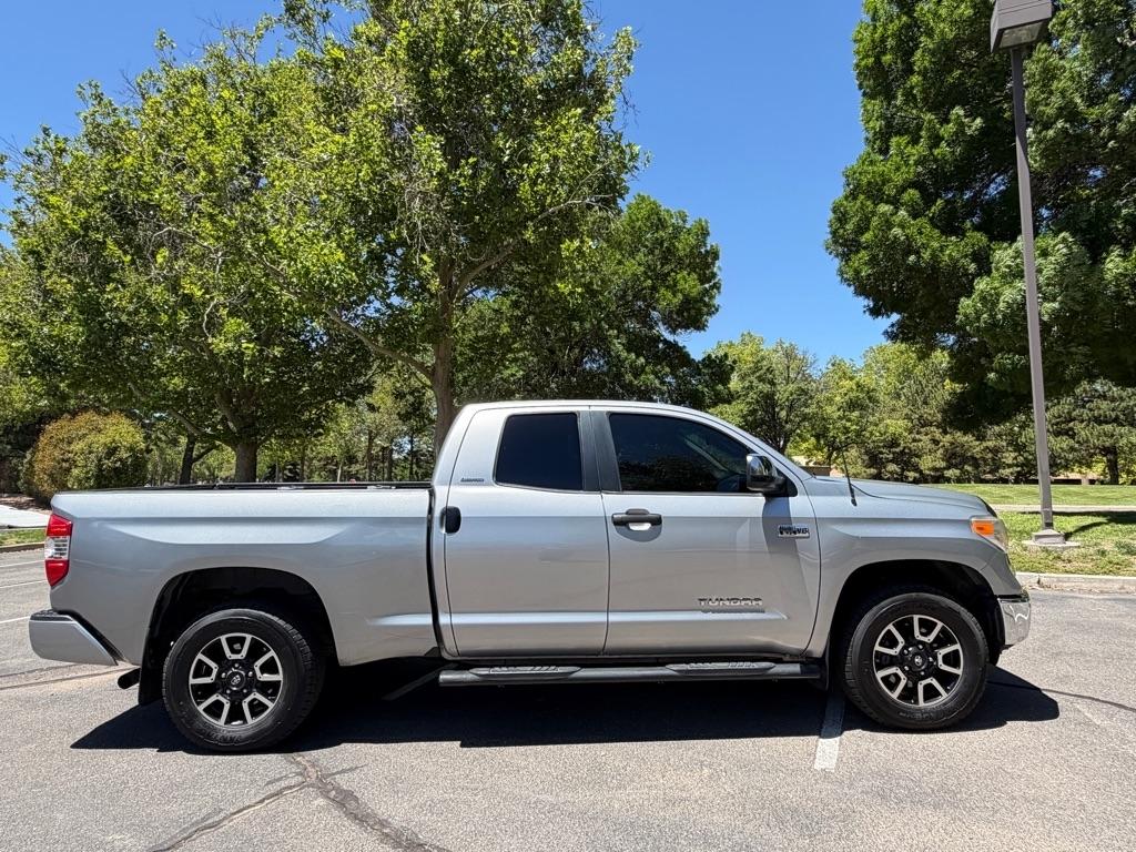 Toyota Tundra  2017