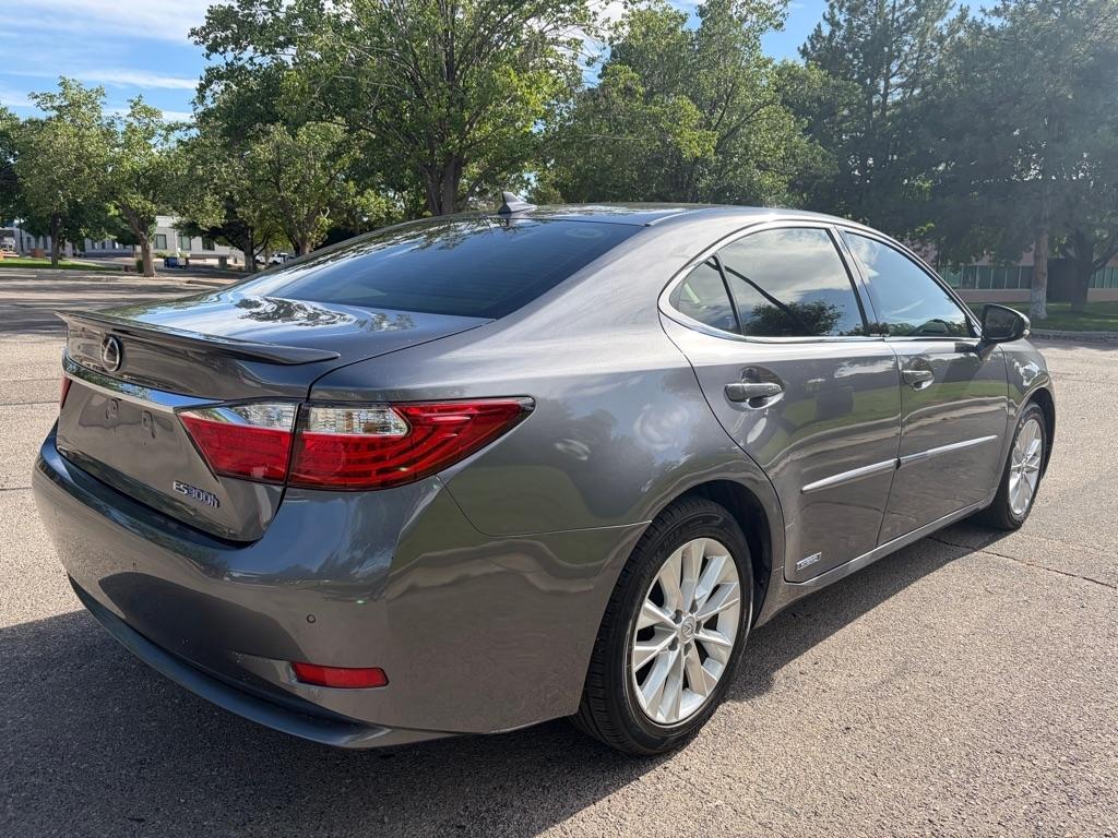 Lexus ES 300h  2013