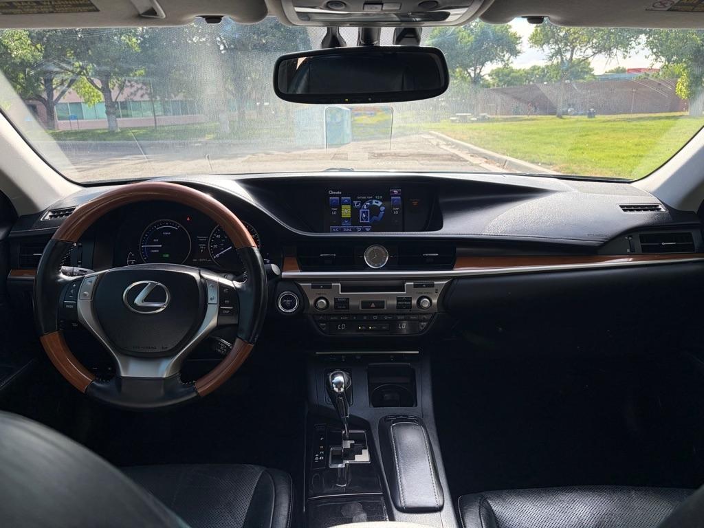 Lexus ES 300h  2013
