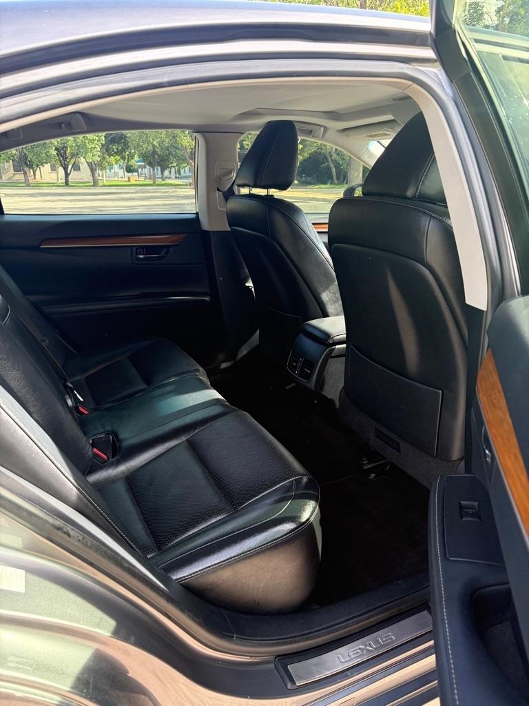 Lexus ES 300h  2013