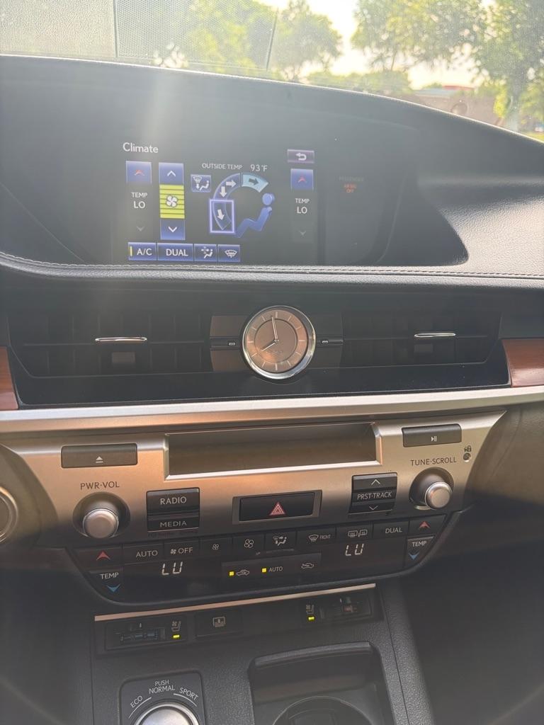 Lexus ES 300h  2013