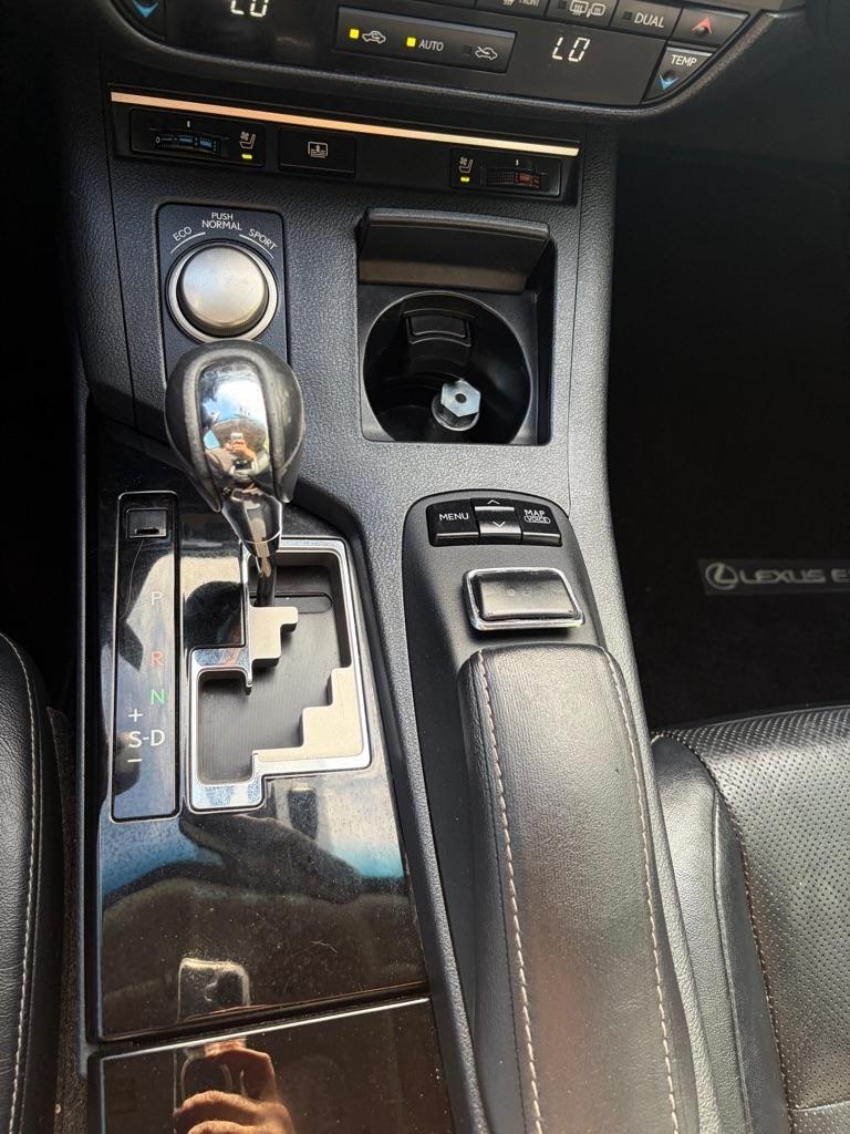 Lexus ES 300h  2013