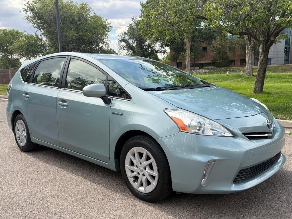 Toyota Prius V  2014
