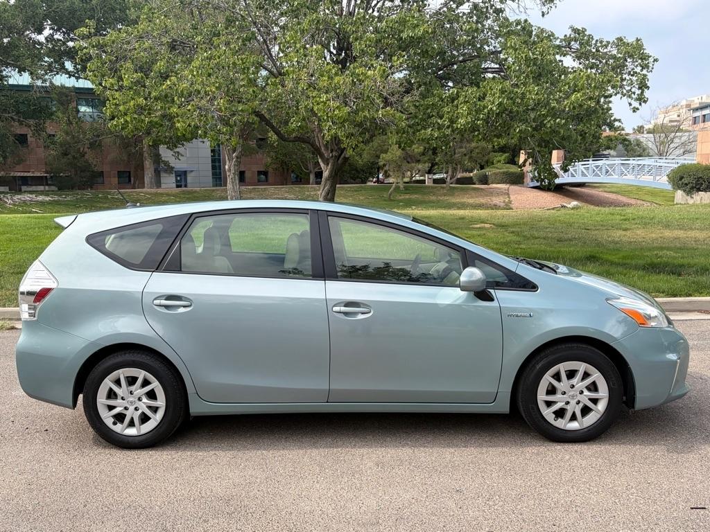 Toyota Prius V  2014