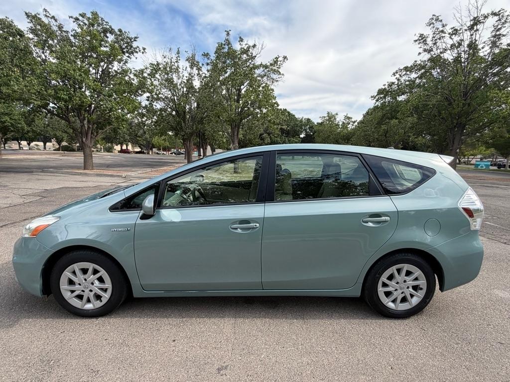 Toyota Prius V  2014