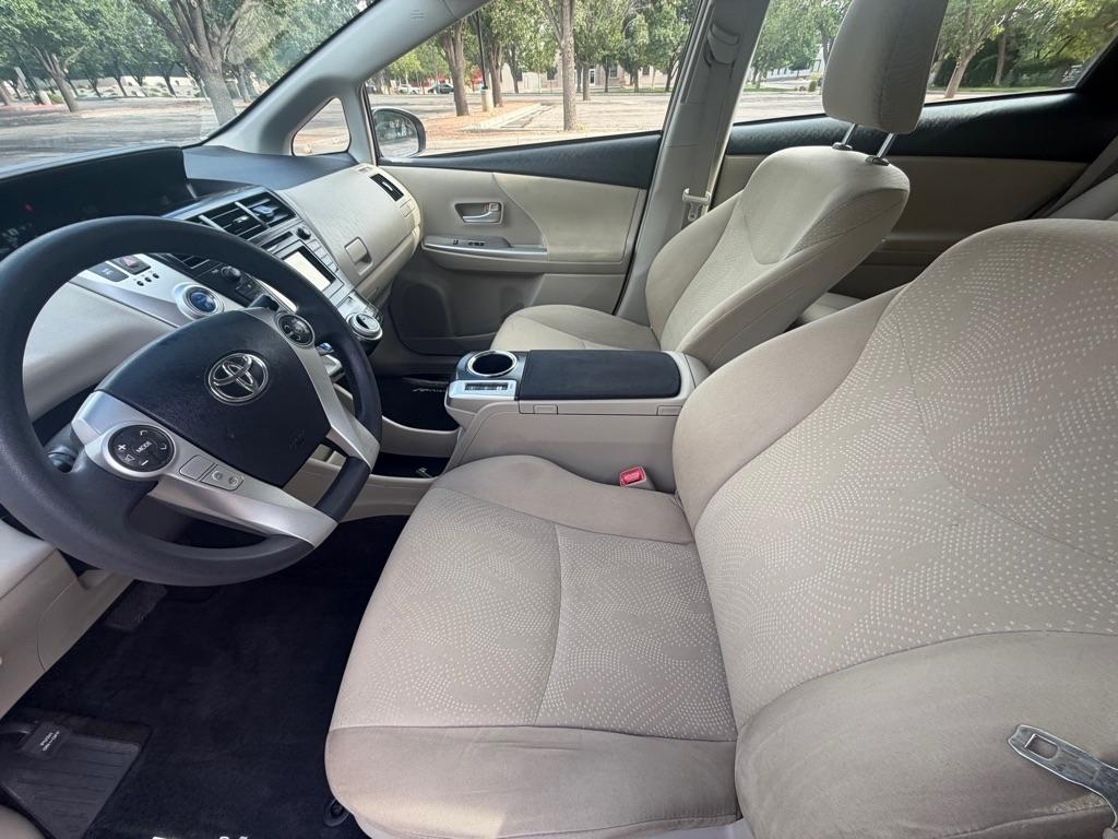 Toyota Prius V  2014