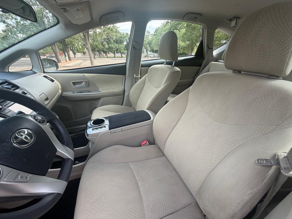 Toyota Prius V  2014