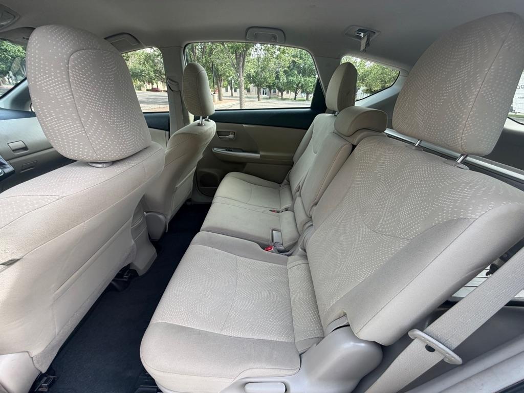 Toyota Prius V  2014