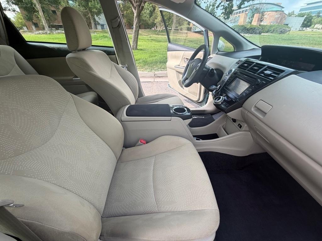 Toyota Prius V  2014